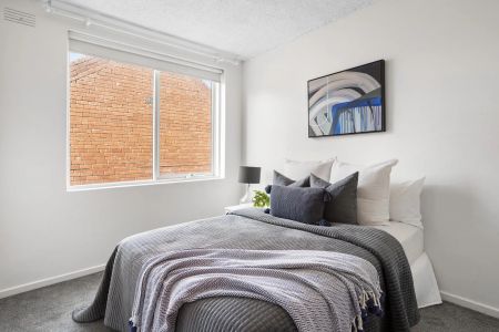 An easy and inviting Carlisle Street retreat - Photo 3