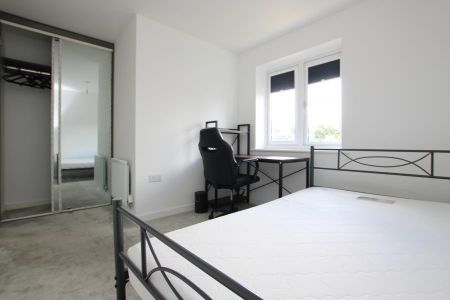 4 bedroom detached house to rent - Photo 3