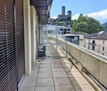 Möbliertes Attikaeinzimmer in der Innenstadt von Bellinzona zu verm... - Photo 1