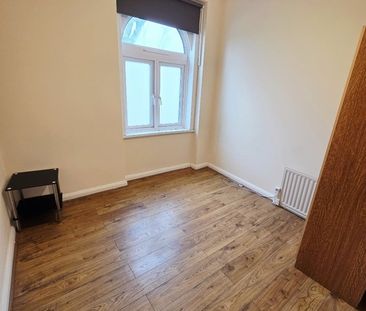 1 Bed Flat, Oldfield Grove, SE16 - Photo 2