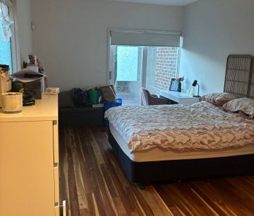 Caulfield South - Photo 6