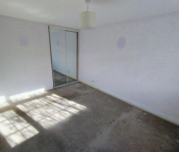 2 bedroom ground floor flat to rent - Photo 5