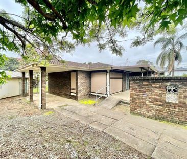 Spacious Family Home with Prime Street Exposure - Photo 3