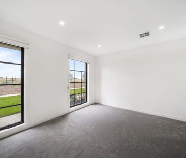 Stylish New Home - Photo 5