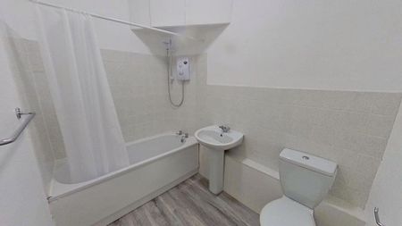 2 bedroom flat to rent - Photo 4
