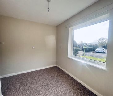 3 bedroom semi-detached bungalow to rent - Photo 5