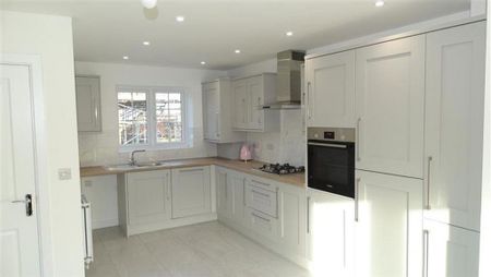 3 bedroom semi-detached house to rent - Photo 5