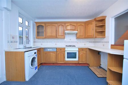 2 bedroom end of terrace house to rent - Photo 4