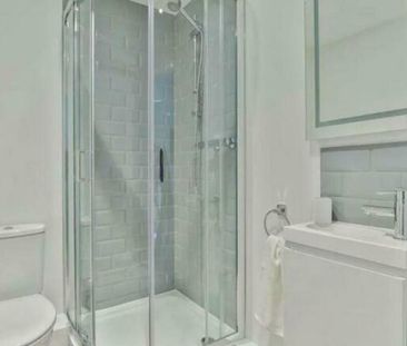 3 bedroom flat to rent - Photo 6