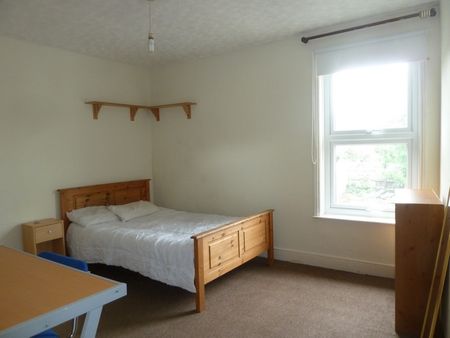 3 Bed Semi-Detached House, Southampton, SO15 - Photo 3