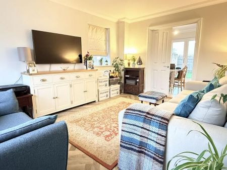 3 bedroom detached house to rent - Photo 2