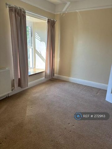2 bedroom semi-detached house to rent - Photo 5