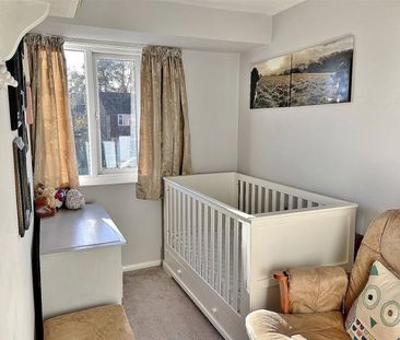 3 bedroom end of terrace house to rent - Photo 4