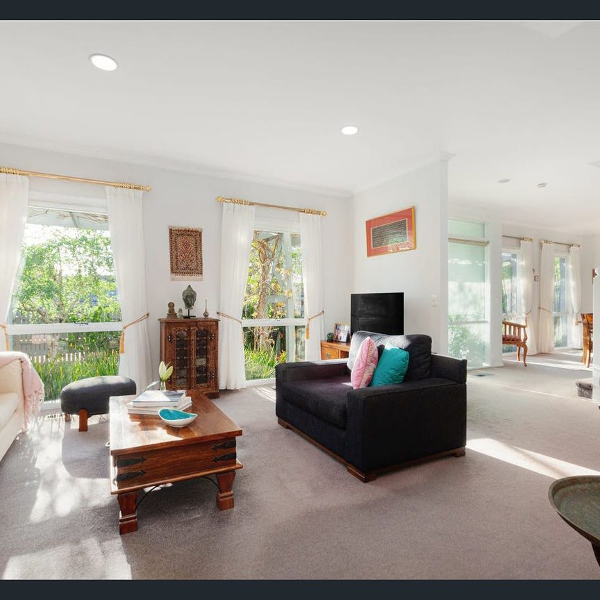 Charming Three-Bedroom Townhouse in Leafy Camberwell - Photo 1