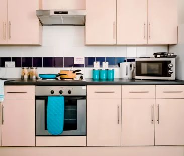 Cosy single bedroom close to James Cameron-Gifford Library - Photo 4