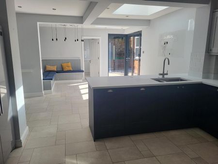 3 bedroom semi-detached house to rent - Photo 5