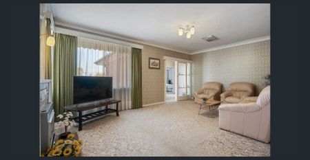 9-12 MONTHS LEASE. Spacious 3-Bedroom Family Home in Prime Bulleen Location - Photo 5