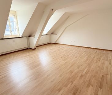 Urbanes Wohnen mit Altbaucharme - Gemütliche Dachwohnung Nähe Rhein - Photo 1