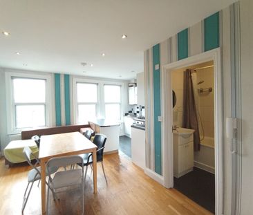 2 Bed Flat, White Hart Lane, N17 - Photo 2