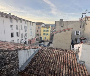 CUERS - Centre -ville- Appartement T2 de 37 m² - vue dégagée - Photo 5