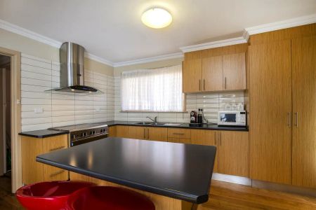 “GORGEOUS FAMILY LIVING - WALKING DISTANCE TO EVERYTHING!” - Photo 2