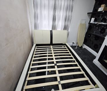 2 Bed Terraced House, Huxley Drive, RM6 - Photo 4