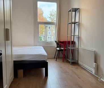 Bedsit, Sandringham Road, E8 - Photo 2
