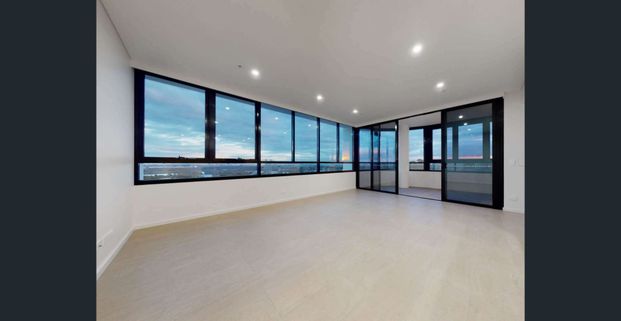 Contemporary 2-Bedroom Apartment with Winter Garden in Melrose Park Village - Photo 1