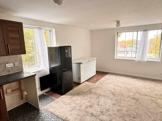 3 Bed Flat, Tenbury Close, E7 - Photo 1