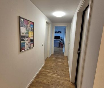 Schöne, moderne, voll möblierte 2-Zi Wohnung zur Untermiete - Photo 1