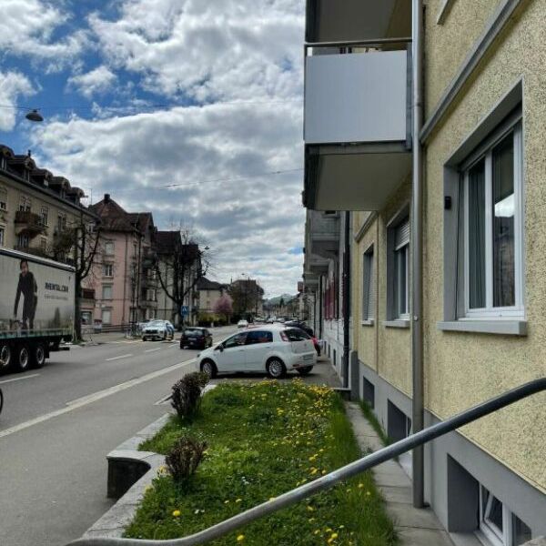 Schöne perfekt gelegene 2-Zimmerwohnung mit Balkon! - Photo 1