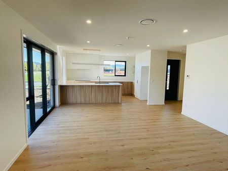 Spacious Wanaka sanctuary- brand new - Photo 5