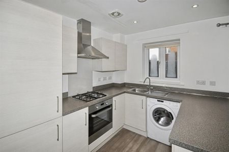 2 bedroom semi-detached house to rent - Photo 5