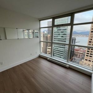 Downtown Ocean View 1 BR + Solarium for rent - Photo 2