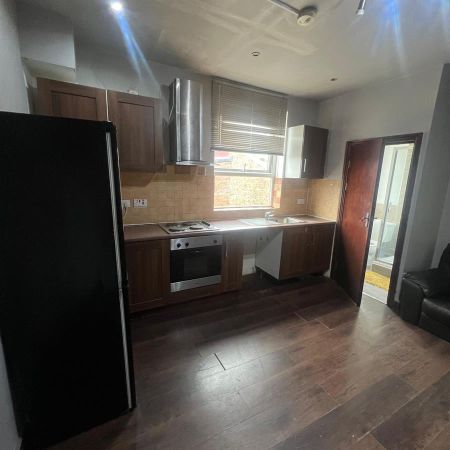 243 Dewsbury Road, Flat 2 - Photo 3