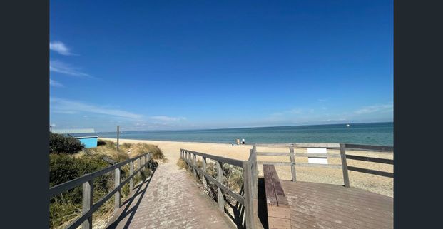 BEACH LIFESTYLE WITH AMAZING BAY VIEWS! - Photo 1