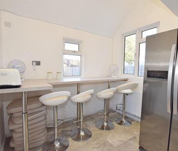 2 bedroom end of terrace house to rent - Photo 6