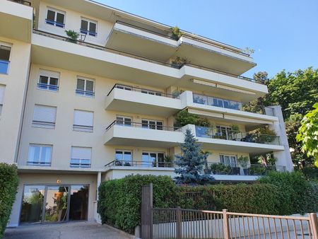 Location Appartement 3 pièces 75m² STE FOY LES LYON 69110 - Photo 5