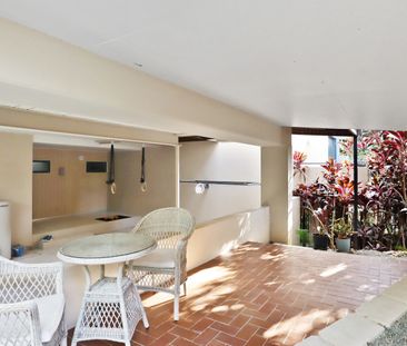 Spacious Living with Modern Comfort and Versatile Design - Photo 1