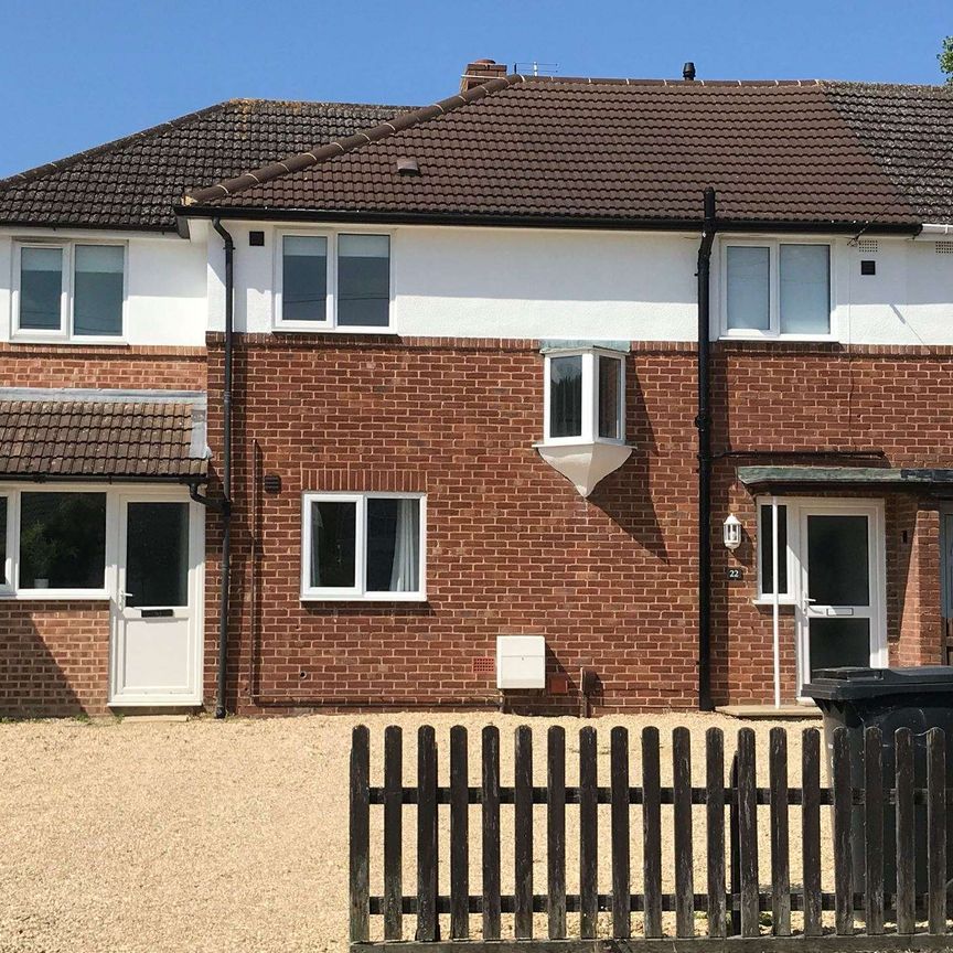 High-quality, 6-bedroom, off-street parking for all housemates (Green Road, Swindon) - Photo 1