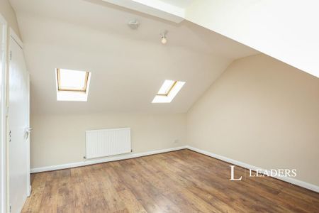 3 bedroom flat to rent - Photo 2