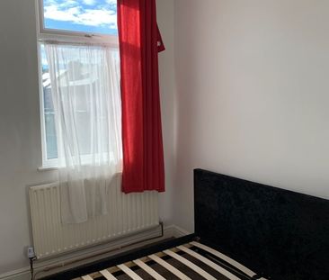 2 Bed End Terrace, Cyril Avenue, NG8 - Photo 1