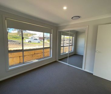 Modern 4-Bedroom Family Home - Photo 2