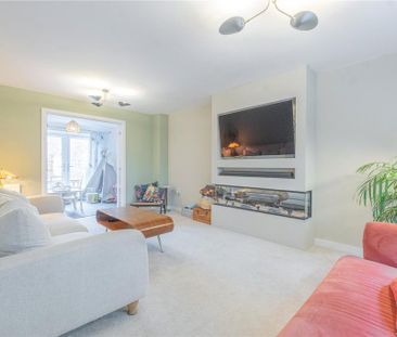 5 bedroom detached house to rent - Photo 1