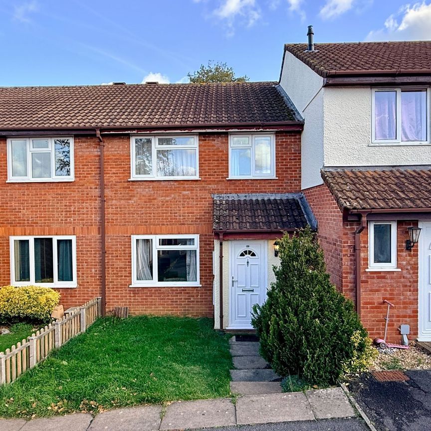 Barrington Close, Taunton - Photo 1