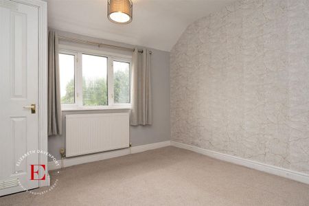 3 bedroom end of terrace house to rent - Photo 4