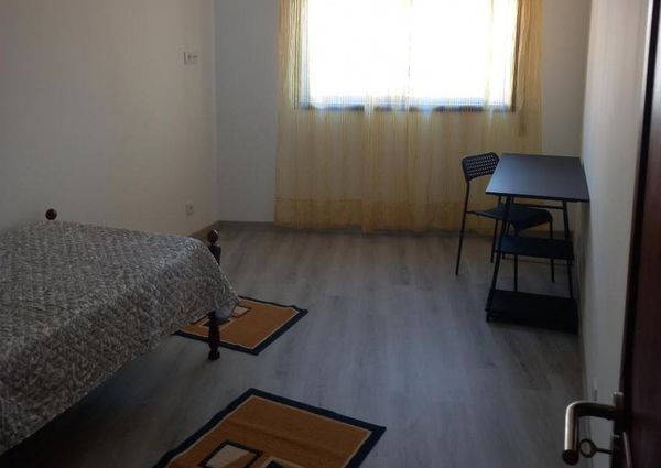 Quarto individual em Aveiro rua Luis Gomes Magalhaes