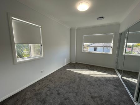 NEAR NEW SPACIOUS FOUR BEDROOM TOWNHOUSE - Photo 3