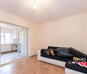 4 bedroom semi-detached house to rent - Photo 1