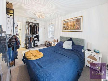 Aldersbrook Road, London, E12 - Photo 5